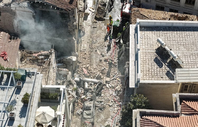 Η «βομβαρδισμένη» οδός Λυσικράτους στην Πλάκα. Παρασκευή 25 Σεπτεμβρίου 2025 (φωτ.: EUROKINISSI)