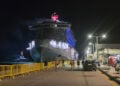 To Scarlet Lady στο λιμάνι της Ρόδου, Τετάρτη 30 Σεπτεμβρίου 2026 (φωτ.: ΑΠΕ-ΜΠΕ)