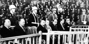 Κατηγορούμενοι ενώπιον του Ανώτατου Δικαστηρίου στη Γιασί Αντά (φωτ.: Devlet Başkanlığı Cumhuriyet Arşivi / Independent Türkçe)