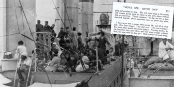 Πρόσφυγες στο κατάστρωμα του USS Edsall, στα ανοιχτά της Σμύρνης, τον Σεπτέμβριο του 1922. Στη σύνθεση, απόσπασμα της επιστολής της Μέιμπελ Έλιοτ, όπως δημοσιεύεται στο «Certain Samaritans», σ. 175 (φωτ.: Naval History and Heritage Command / NH 85298 · σελίδα: State Library of Pennsylvania / Internet Archive)