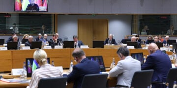 Στιγμιότυπο από το Συμβούλιο Υπουργών Άμυνας της ΕΕ στις Βρυξέλλες, κατά τη συμμετοχή του υπουργού Άμυνας της Ουκρανίας μέσω τηλεδιάσκεψης. Δευτέρα 28 Σεπτεμβρίου 2026 (φωτ.: European Union)