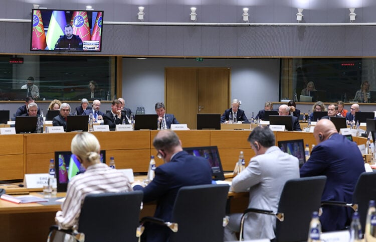 Στιγμιότυπο από το Συμβούλιο Υπουργών Άμυνας της ΕΕ στις Βρυξέλλες, κατά τη συμμετοχή του υπουργού Άμυνας της Ουκρανίας μέσω τηλεδιάσκεψης. Δευτέρα 28 Σεπτεμβρίου 2026 (φωτ.: European Union)