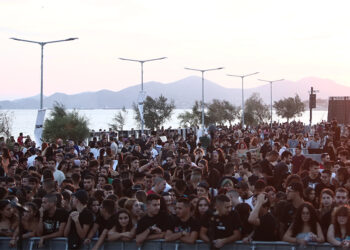 Συναυλία στo πλαίσιo του Αντιφασιστικού Σεπτέμβρη, στο Σιλό του Πολυχώρου Λιπασμάτων στη Δραπετσώνα, το 2023 (φωτ.: EUROKINISSI /Κώστας Τζούμας)