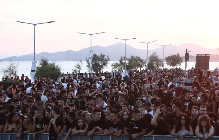 Συναυλία στo πλαίσιo του Αντιφασιστικού Σεπτέμβρη, στο Σιλό του Πολυχώρου Λιπασμάτων στη Δραπετσώνα, το 2023 (φωτ.: EUROKINISSI /Κώστας Τζούμας)