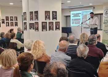Στιγμιότυπο από την εκδήλωση. Στο βήμα ο Χρήστος Τριανταφύλλου. Τετάρτη 23 Σεπτεμβρίου 2026 (φωτ.: Facebook / Σύνδεσμος Μικρασιατών Ν. Φιλαδέλφειας - Ν. Χαλκηδόνας)