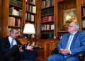 Κυριάκος Μητσοτάκης και Κωνσταντίνος Τασούλας στο Προεδρικό Μέγαρο, στο πλαίσιο των μηνιαίων τακτικών ενημερώσεων. Παρασκευή 18 Σεπτεμβρίου 2026 (φωτ.: EUROKINISSI / Τατιάνα Μπόλαρη)