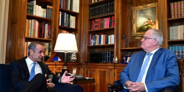Κυριάκος Μητσοτάκης και Κωνσταντίνος Τασούλας στο Προεδρικό Μέγαρο, στο πλαίσιο των μηνιαίων τακτικών ενημερώσεων. Παρασκευή 18 Σεπτεμβρίου 2026 (φωτ.: EUROKINISSI / Τατιάνα Μπόλαρη)