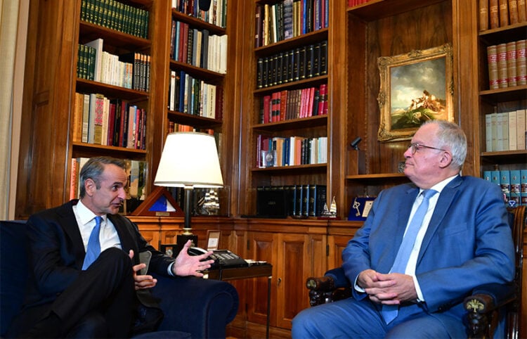 Κυριάκος Μητσοτάκης και Κωνσταντίνος Τασούλας στο Προεδρικό Μέγαρο, στο πλαίσιο των μηνιαίων τακτικών ενημερώσεων. Παρασκευή 18 Σεπτεμβρίου 2026 (φωτ.: EUROKINISSI / Τατιάνα Μπόλαρη)