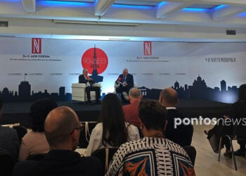 Ο υπουργός Ανάπτυξης Τάκης Θεοδωρικάκος μιλά στον διευθυντή του naftemporiki.gr Μιχάλη Ψύλο, στο 2ο N-ΔΕΘ Forum της Ναυτεμπορικής. Κυριακή 6 Σεπτεμβρίου 2026 (φωτ.: Πόπη Παπαγεωργίου)