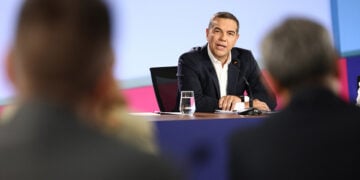 Ο πρόεδρος της ΕΛΑΣ Αλέξης Τσίπρας κατά τη διάρκεια συνέντευξης Τύπου στο πλαίσιο της 90ής ΔΕΘ, στο Συνεδριακό Κέντρο «Ιωάννης Βελλίδης». Τετάρτη 9 Σεπτεμβρίου 2026 (φωτ.: ΑΠΕ-ΜΠΕ / Αχιλλέας Χήρας)