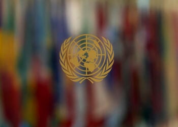 Το έμβλημα των Ηνωμένων Εθνών έξω από την αίθουσα της Γενικής Συνέλευσης, στη Νέα Υόρκη (φωτ.: EPA / Sarah Yenesel)