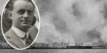 Ένθετη φωτό: Ο Βρετανός δημοσιογράφος Τζορτζ Γουόρντ Πράις, ανταποκριτής της Daily Mail, το 1919 (φωτ.: Lieut. Strohmeyer, U.S. Army Signal Corps / Wikimedia Commons, Public Domain) – Φόντο η Καταστροφή της Σμύρνης το 1922 (φωτ. Public domain).