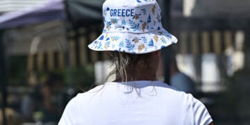 Υψηλές θερμοκρασίες αναμένονται και σήμερα (φωτ.: EUROKINISSI / Μιχάλης Παπανικολάου)