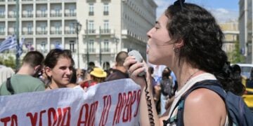 Στιγμιότυπο από πρόσφατη στάση εργασίας της ΑΔΕΔΥ και συγκέντρωση διαμαρτυρίας στο Σύνταγμα (φωτ.: Μιχάλης Παπανικολάου/EUROKINISSI)