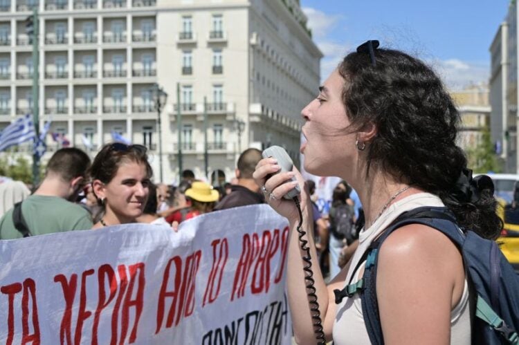Στιγμιότυπο από πρόσφατη στάση εργασίας της ΑΔΕΔΥ και συγκέντρωση διαμαρτυρίας στο Σύνταγμα (φωτ.: Μιχάλης Παπανικολάου/EUROKINISSI)