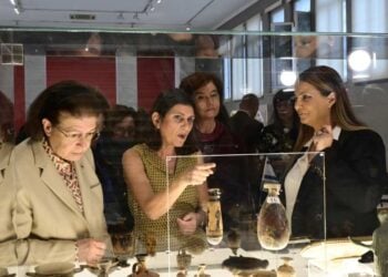 Στιγμιότυπο από την τελετή παράδοσης αρχαίων ελληνικών αντικειμένων που επιστρέφονται στο ελληνικό κράτος από το κράτος του Ισραήλ (φωτ.: Μιχάλης Παπανικολάου/ EUROKINISSI)