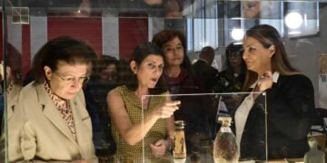 Στιγμιότυπο από την τελετή παράδοσης αρχαίων ελληνικών αντικειμένων που επιστρέφονται στο ελληνικό κράτος από το κράτος του Ισραήλ (φωτ.: Μιχάλης Παπανικολάου/ EUROKINISSI)