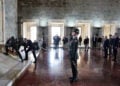 Ο πρωθυπουργός του Καναδά Μαρκ Κάρνεϊ κατά την κατάθεση στεφάνου στο μαυσωλείο του Μουσταφά Κεμάλ, στην Άγκυρα. Πέμπτη 22 Οκτωβρίου 2026 (φωτ.: Χ / @aBayraktar1)