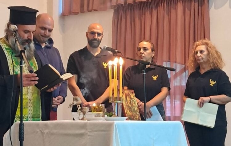 Στιγμιότυπο από τον Αγιασμό στην Ένωση Ποντίων Μελισσίων (φωτ.: facebook.com/groupsVakis Kotridis)