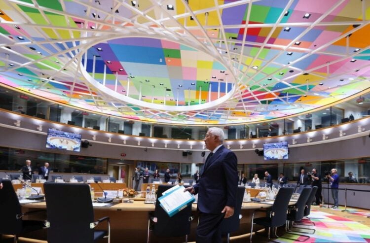 Ο πρόεδρος του Ευρωπαϊκού Συμβουλίου Αντόνιο Κόστα κατά τη διάρκεια της Συνόδου Κορυφής του Ευρωπαϊκού Συμβουλίου στις Βρυξέλλες (φωτ.: EPA/OLIVIER HOSLET)