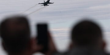 Aεροπορική επίδειξη της ομάδας «ΖΕΥΣ» της Πολεμικής Αεροπορίας, κατά τη στρατιωτική παρέλαση στη Θεσσαλονίκη. Τετάρτη 28 Οκτωβρίου 2026 (φωτ.: ΜΟΤΙΟΝΤΕΑΜ / Βασίλης Βερβερίδης)