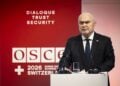 Ο Γενικός Γραμματέας του Οργανισμού για την Ασφάλεια και τη Συνεργασία στην Ευρώπη (ΟΑΣΕ), Φεριντούν Σινιρλίογλου, τον περασμένο Φεβρουάριο, μιλά κατά τη διάρκεια συνεδρίου με τίτλο «Καταπολέμηση του αντισημιτισμού: αντιμετωπίζοντας τις προκλήσεις της μισαλλοδοξίας και των διακρίσεων», στο Σεν Γκάλεν της Ελβετίας (φωτ.: EPA/GIAN EHRENZELLER)