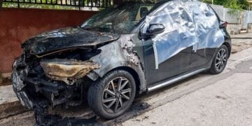 Διπλός εμπρησμός τα ξημερώματα στη Γλυφάδα σε οικία και δύο ΙΧ αυτοκίνητα (φωτ.: Γιώργος Κονταρίνης/ EUROKINISSI)