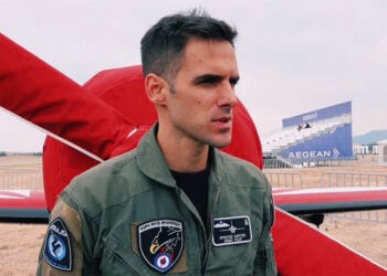Ο επισμηναγός Χαρίτος θα χαράξει και φέτος τον ουρανό της Θεσσαλονίκης (φωτ.: ΑΠΕ-ΜΠΕ)