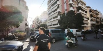Εικόνα από την περιοχή όπου εντοπίστηκαν τα δύο ύποπτα φιαλίδια (φωτ.: Γιάννης Παναγόπουλος/EUROKINISSI)