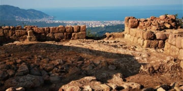 Αρχαιολογικά κατάλοιπα στην κορυφή του Κουρούλ, στην περιοχή των Κοτυώρων (φωτ.: ordu.ktb.gov.tr)