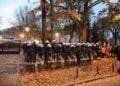 Πολωνικές αστυνομικές δυνάμεις αναπτύσσονται στον προαύλιο χώρο του Συνταγματικού Δικαστήριου της Πολωνίας στη Βαρσοβία (φωτ.: EPA/Radek Pietruszka POLAND OUT)