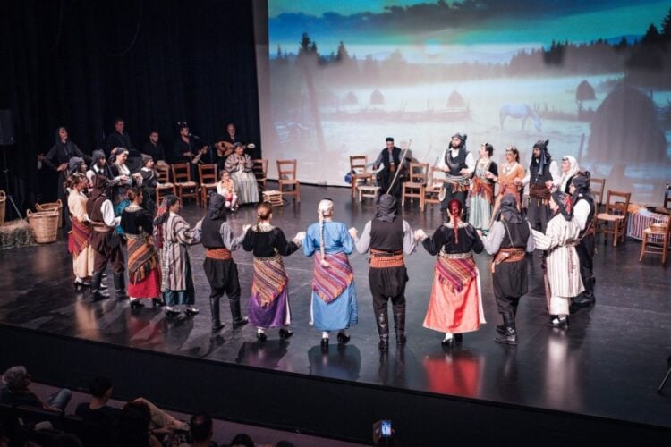 (Φωτ. αρχείου: facebook.com/POLAEK.Folk.Dances)