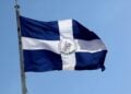 Η σημαία της απελευθέρωσης της Αθήνας, που από το 1945 υψώνεται κάθε χρόνο στις 12 Οκτωβρίου, στην Ακρόπολη. Την πρόσφερε ο «Σύλλογος των Αθηναίων» στον δήμο Αθηναίων για να συμβολίζει το τέλος του δράματος της Κατοχής και την αρχή της δύσκολης διαδρομής προς την ελευθερία ενός ολόκληρου έθνους
(φωτ.: taathinaika.gr)