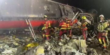 Στιγμιότυπο από βίντεο που παραχωρήθηκε από τη Στρατιωτική Μονάδα Εκτάκτων Αναγκών της Ισπανίας (UME) στις 29 Οκτωβρίου 2026, από τις επιχειρήσεις διάσωσης στο σημείο της σύγκρουσης μεταξύ δύο αμαξοστοιχιών υψηλής ταχύτητας, Iryo και AVE, στο χωριό Ούρδα, στο Τολέδο της Ισπανίας (φωτ.: EPA/UME HANDOUT)