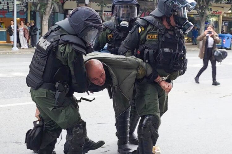 Επεισόδια στην αντιφασιστική συγκέντρωση του ΠΑΜΕ με τα ΜΑΤ, στη Θεσσαλονίκη (φωτ.: EUROKINISSI)