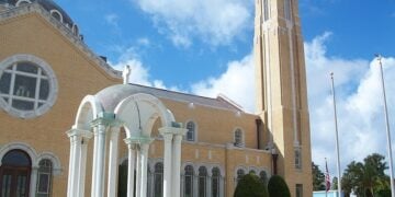 (Ο ναός του Αγίου Νικολάου στο Τάρπον Σπρινγκς (φωτ.: Creative Commons Attribution 2.5 Generic)