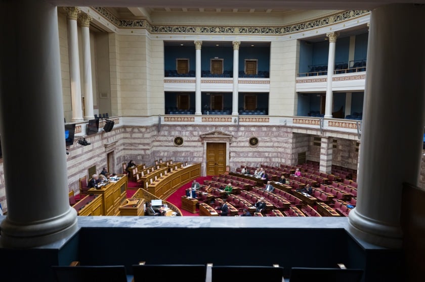 Εικόνα από τη Βουλή όπου συζητήθηκε και ψηφίστηκε το σχέδιο νόμου «Απαγόρευση χρήσης επιγραμμικών  υπηρεσιών κοινωνικής δικτύωσης από ανηλίκους» (φωτ.: Γιώργος Κονταρίνης/ EUROKINISSI)