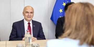 Ο Αμερικανός πρέσβης στην Ευρωπαϊκή Ένωση, Άντριου Φ. Πάζντερ (φωτ.: European Union, 2026 / Claudio Centonze/Άδεια Creative Commons Αναφορά Δημιουργού 4.0 (CC BY 4.0))