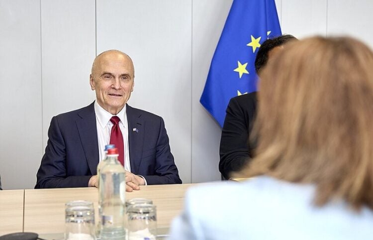 Ο Αμερικανός πρέσβης στην Ευρωπαϊκή Ένωση, Άντριου Φ. Πάζντερ (φωτ.: European Union, 2026 / Claudio Centonze/Άδεια Creative Commons Αναφορά Δημιουργού 4.0 (CC BY 4.0))