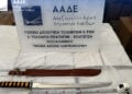 Ένα από τα σπαθιά που κατασχέθηκαν στο λιμάνι της Θεσσαλονίκης (φωτ.: ΑΑΔΕ)
