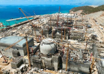 Το εργοτάξιο του πυρηνικού σταθμού Άκουγιου, στις μεσογειακές ακτές της Τουρκίας, το 2023 (φωτ.: Akkuyu Nuclear / Rosatom, μέσω Wikimedia Commons)