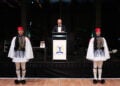 Ο Άντονι Αλμπανέζι στο βήμα της επετειακής εκδήλωσης, στις 24 Οκτωβρίου 2026 (φωτ.: Hellenic Club Sydney / Nick Bourdaniotis)