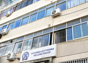 Άνοιγμα του χρηματοκιβωτίου από το σπίτι του Γιώργου Μαζωνάκη παρουσία εισαγγελέα και δικηγόρου, στο ΑΤ Κυψέλης. Τρίτη 6 Οκτωβρίου 2026  (φωτ.: EUROKINISSI / Τατιάνα Μπόλαρη)
