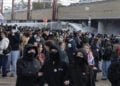 Η αστυνομία χρησιμοποιεί δακρυγόνα και κανόνια νερού κατά διαδηλωτών κοντά στον σιδηροδρομικό σταθμό Μιντί των Βρυξελλών, στις 17 Οκτωβρίου 2026 (πηγή: Χ / @EU_today)