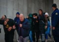 Κατηγορούμενοι για την υπόθεση με το «Χωριάτικο» μεταφέρονται από τη ΓΑΔΑ στα δικαστήρια της πρώην Σχολής Ευελπίδων. Δευτέρα 26 Οκτωβρίου 2026 (φωτ.: EUROKINISSI)