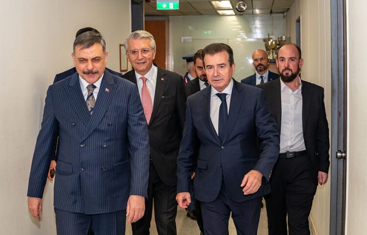 Ο Μιχάλης Χρυσοχοΐδης συναντήθηκε με τον Τούρκο υπουργό Εσωτερικών Μουσταφά Τσιφτσί, στο υπουργείο Προστασίας του Πολίτη. Πέμπτη 8 Οκτωβρίου 2026 (φωτ.: Υπουργείο Προστασίας του Πολίτη)