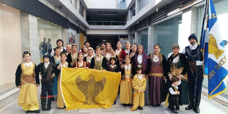 Μικρά και μεγάλα μέλη της Ένωσης Ποντίων Φθιώτιδας (φωτ.: Facebook / Ένωση Ποντίων Φθιώτιδος)