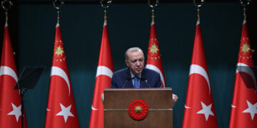 Ο Ρετζέπ Ταγίπ Ερντογάν κάνει δηλώσεις μετά τη συνεδρίαση του υπουργικού συμβουλίου. Δευτέρα 26 Οκτωβρίου 2026 (φωτ.: Προεδρία της Δημοκρατίας της Τουρκίας)