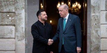 Ο Ρετζέπ Ταγίπ Ερντογάν υποδέχθηκε τον Βολοντίμιρ Ζελένσκι, στο Ντολμάμπαχτσε της Κωνσταντινούπολης. Σάββατο 31 Οκτωβρίου 2026 (πηγή: Χ /
Volodymyr Zelenskyy)
