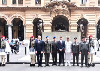 Μπροστά στο Κενοτάφιο του Martin Place, Πέμπτη 22 Οκτωβρίου 2026 (φωτ.: Facebook / Γενικό Προξενείο της Ελλάδας στο Σίδνεϊ)